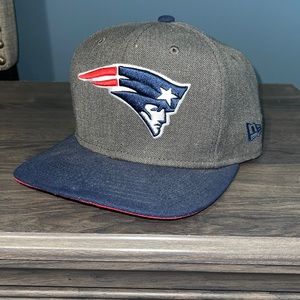 Men’s New England Patriots snap back hat.